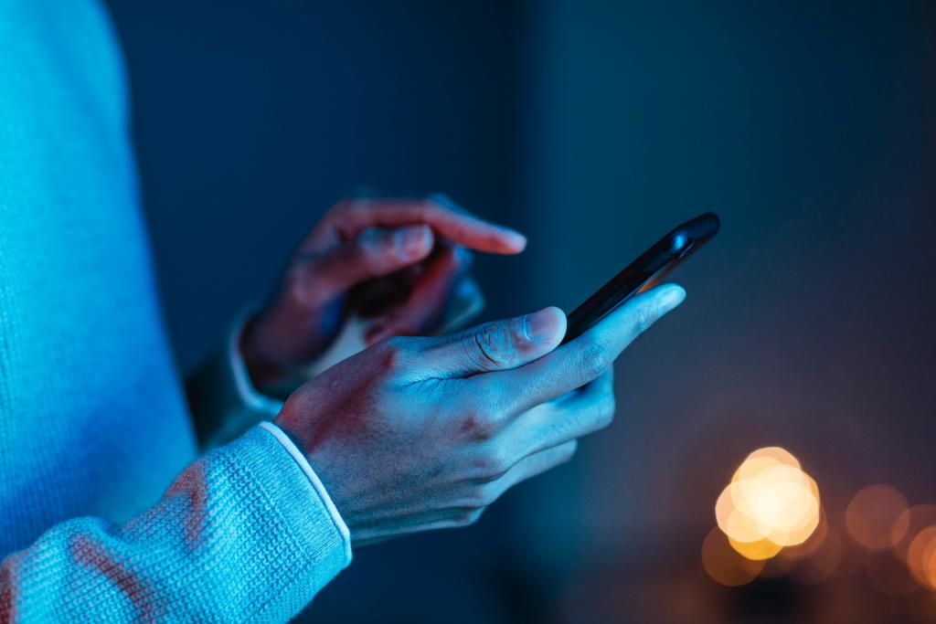 invasores de celulares acessam e roubam dados
