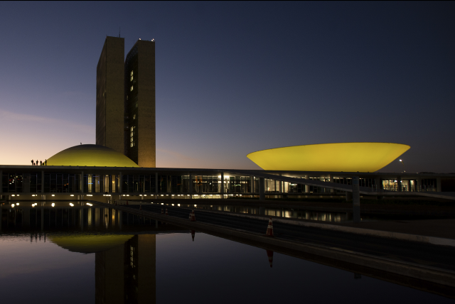 A Câmara dos Deputados aprovou nesta quarta-feira (6) a adesão do Brasil à Convenção sobre o Crime Cibernético. A medida tipifica os crimes dessa natureza e inclui mecanismos para facilitar a cooperação entre os signatários. A matéria será enviada ao Senado.