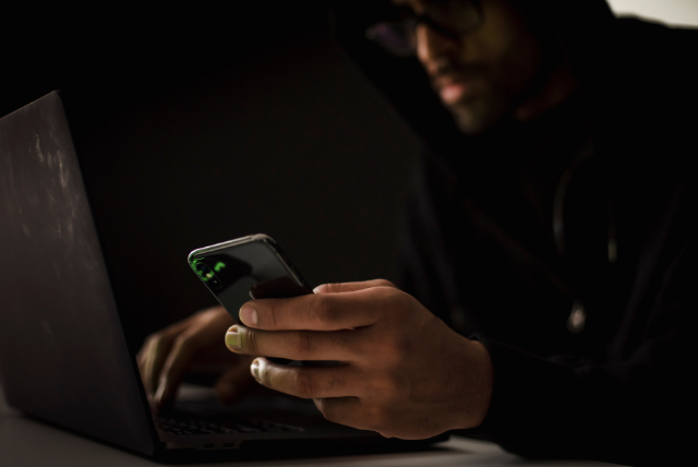 Dois aplicativos Android mal-intencionados recém-descobertos na Google Play Store foram usados para atingir os usuários do ecossistema de pagamento instantâneo do Brasil em uma provável tentativa de atrair as vítimas para a transferência fraudulenta de todos os saldos de suas contas para outra conta bancária sob o controle de cibercriminosos.
