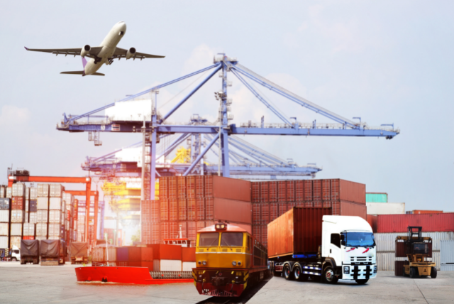 O Departamento de Segurança Interna dos EUA (DHS) anunciou na quarta-feira que a Administração de Segurança de Transporte (TSA) está se preparando para impor novas demandas de segurança cibernética às indústrias de ferrovias e aviação. Isso incluirá os requisitos de relatório como parte de um esforço do departamento para forçar a conformidade após os ataques cibernéticos de alto perfil no setor de infraestrutura crítica.