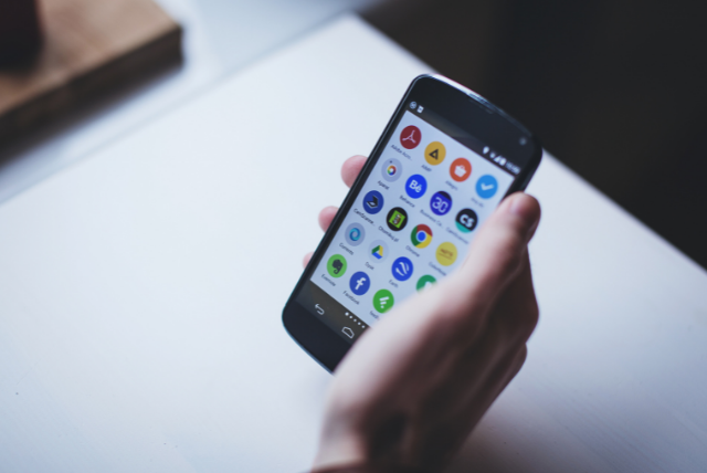 Um agente de ameaça não identificado foi vinculado a uma nova cepa de malware Android que apresenta a capacidade de fazer root em smartphones e assumir o controle total sobre smartphones infectados, ao mesmo tempo em que toma medidas para evitar a detecção.