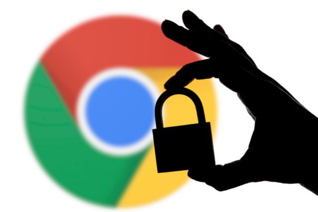O bug, rastreado como CVE-2022-1096, é um problema de confusão de tipos no mecanismo JavaScript V8, que é um mecanismo de código aberto usado pelos navegadores da Web baseados no Chrome e no Chromium. A confusão de tipos, como a Microsoft estabeleceu no passado, ocorre “quando um pedaço de código não verifica o tipo de objeto que é passado para ele e o usa cegamente sem verificação de tipo, leva à confusão de tipo … confusão de tipos, ponteiros de função ou dados errados são inseridos na parte errada do código. Em algumas circunstâncias, isso pode levar à execução de código.”