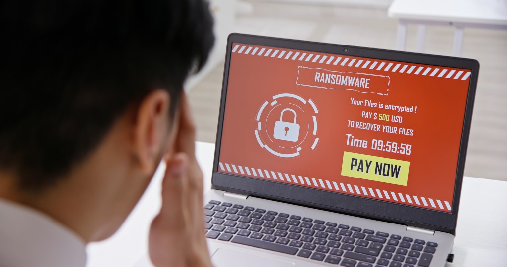 Os pagamentos feitos por empresas para recuperar dados sequestrados por ataques de ransomware atingiram recorde em 2021, de acordo com pesquisa feita pela Unit 42, grupo de pesquisa da Palo Alto Networks. Nesses casos, a média do pagamento subiu 78%, passando de US$ 303,7 mil, em 2020, para US$ 541 mil, no ano passado.