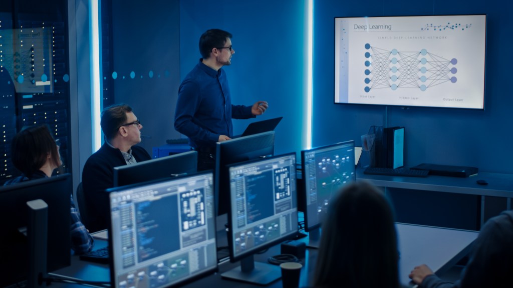 O tamanho do mercado de segurança de tecnologia operacional (OT) deve crescer de um valor estimado de US $ 15,5 bilhões em 2022 para US $ 32,4 bilhões até 2027, a uma taxa de crescimento anual composta (CAGR) de 15,8% de 2022 a 2027, de acordo com um novo relatório da MarketsandMarkets™. Alguns dos fatores que estão impulsionando o crescimento do mercado incluem o aumento do uso de tecnologias digitais em sistemas industriais, regulamentações governamentais rigorosas relacionadas ao CIP para impulsionar a adoção de soluções de segurança OT e convergência de sistemas de TI e OT para alimentar o crescimento do mercado de segurança OT.