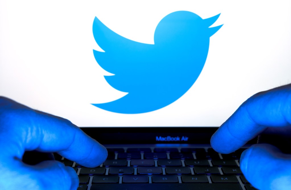 Os atacantes obtiveram os endereços de e-mail de mais de 235 milhões de usuários do Twitter e os publicaram em um fórum na Internet, de acordo com um especialista em segurança cibernética.